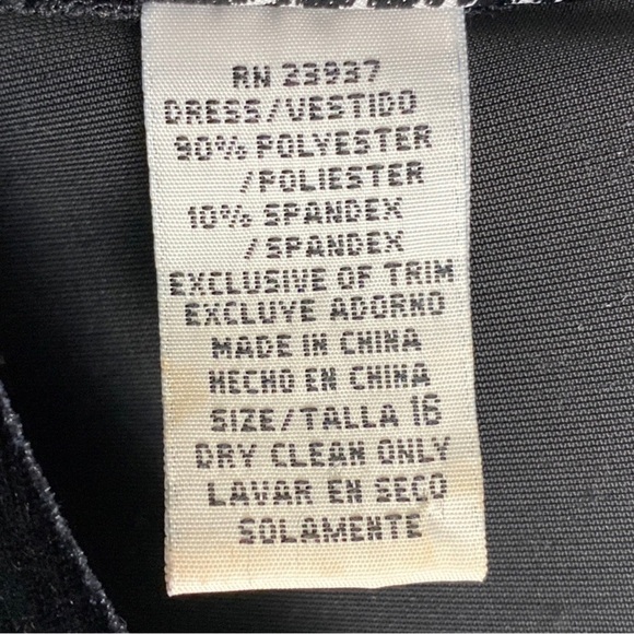 Vintage Black Velvet Gown Size 16 - Picture 6 of 7